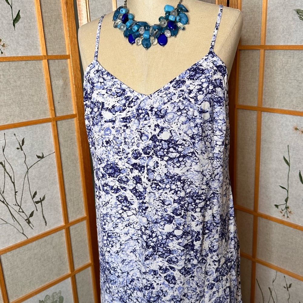 Express Marble Print V-Neck Slip Dress.

Slip Dress. Size M